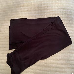 Black yoga pants